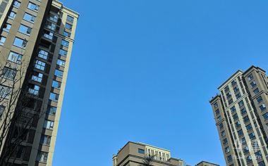 物业合同期满需要续签吗？高空坠物物业承担哪些责任？